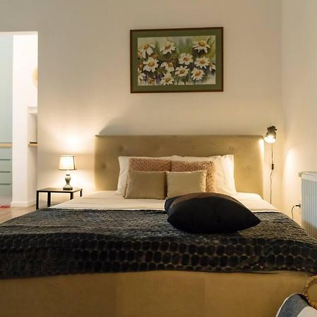 Cozy Studio Next To House Of Parliament Bucarest Esterno foto