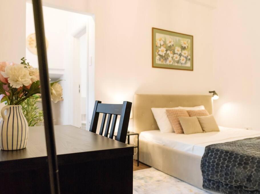 Cozy Studio Next To House Of Parliament Bucarest Esterno foto